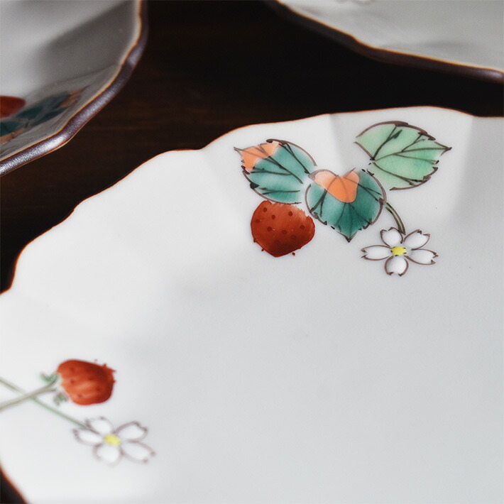 Coffret de cinq petites assiettes « fraises », 13 cm · Hirano Yoshika (vue 4)