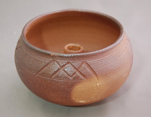 Vase plat « iki-sashi », à piquer par le dessus · Arakawa Akira (vue 2)