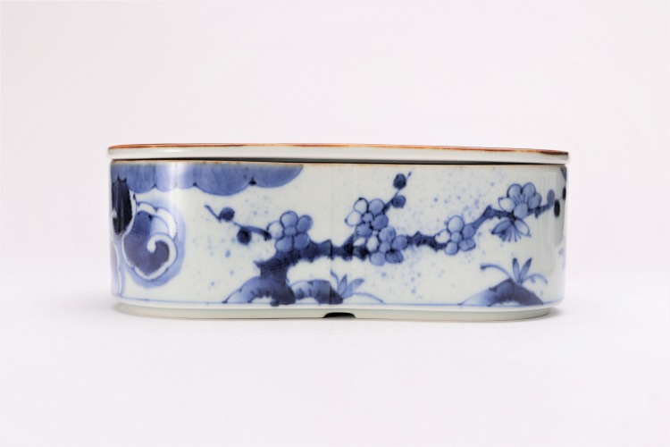 Boîte couverte en forme de cocon, bleu et blanc peint main · Four Fukusen (vue 4)